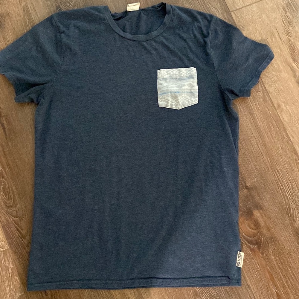 Me a Hollister brand top with printed pocket